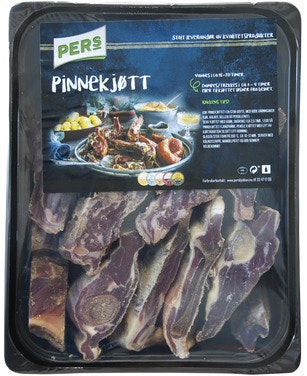 Bilde: © Pers Kjøkken / Oda Pers Kjøkken Røkt Kjøttfullt Pinnekjøtt av Lam Med Bog & Sider, ca. 2,4 kg