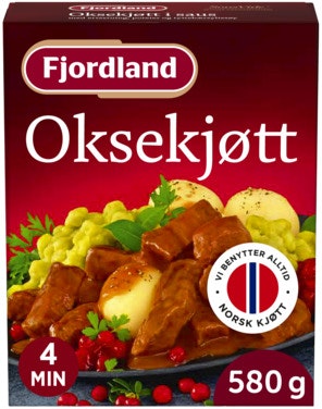 Bilde: © Fjordland / Oda Fjordland Oksekjøtt i Saus Med ertestuing, poteter og tyttebærsyltetøy