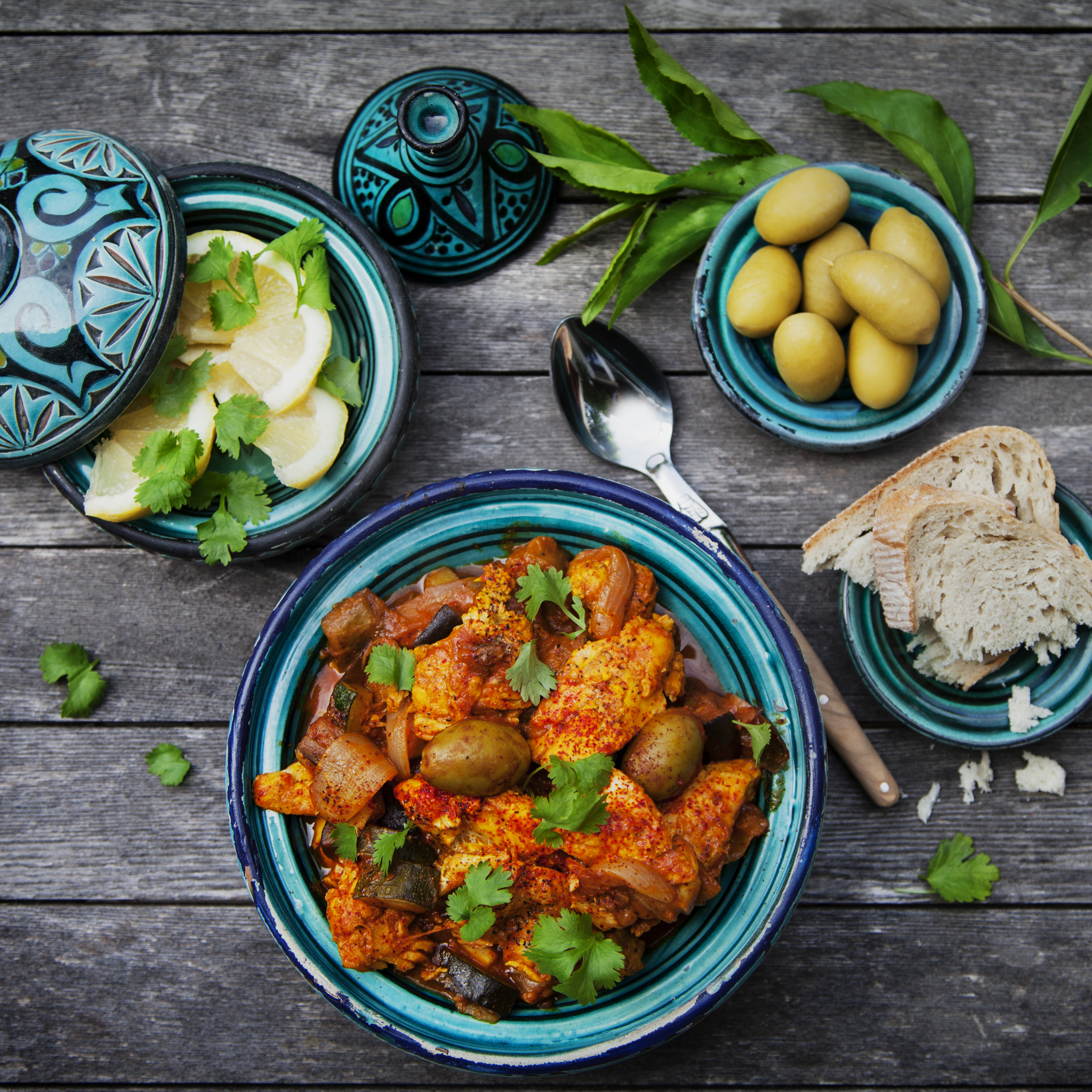 Marockansk fisktagine med saffran och gröna oliver