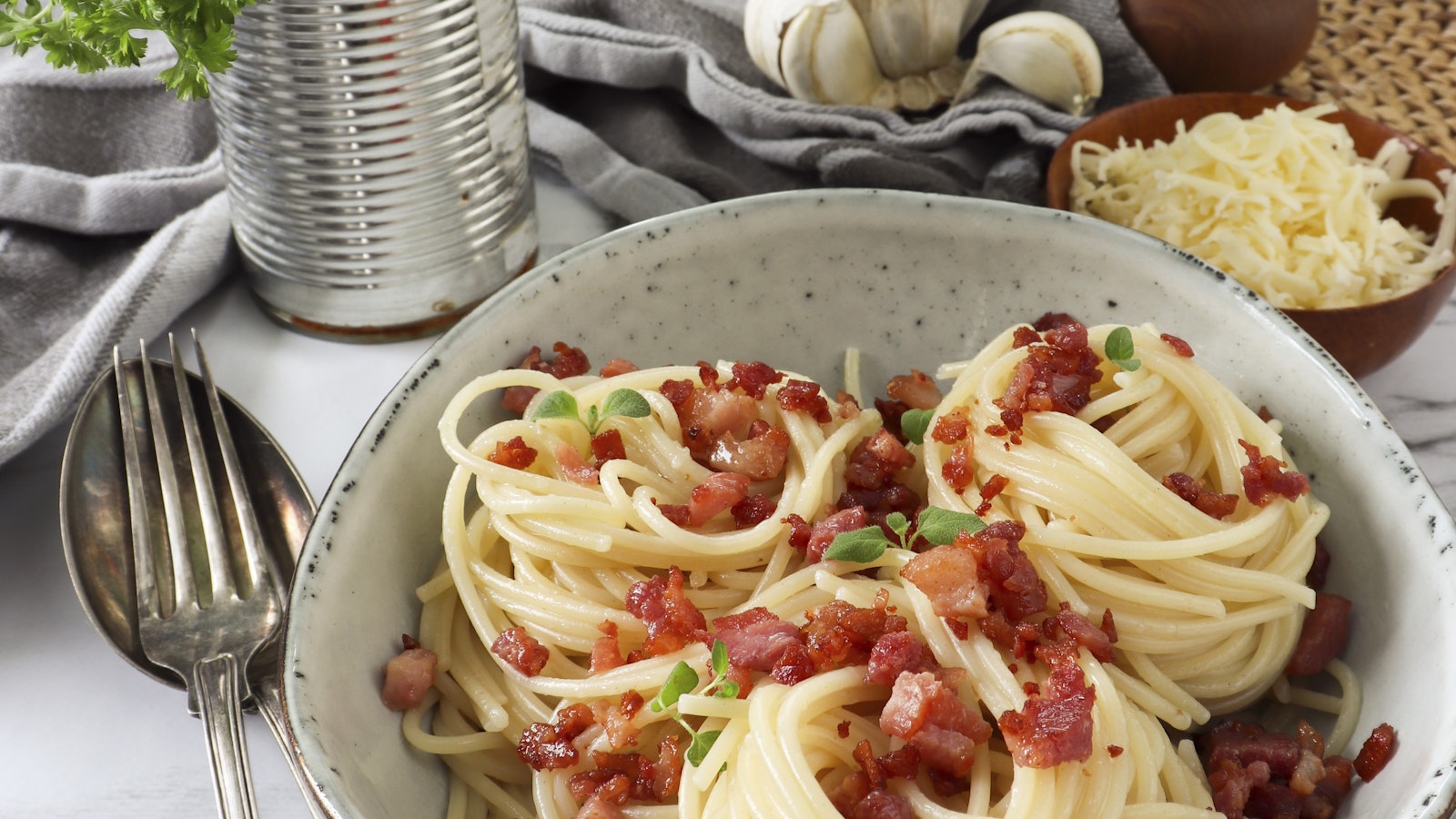Spaghetti Carbonara med vitlök recept