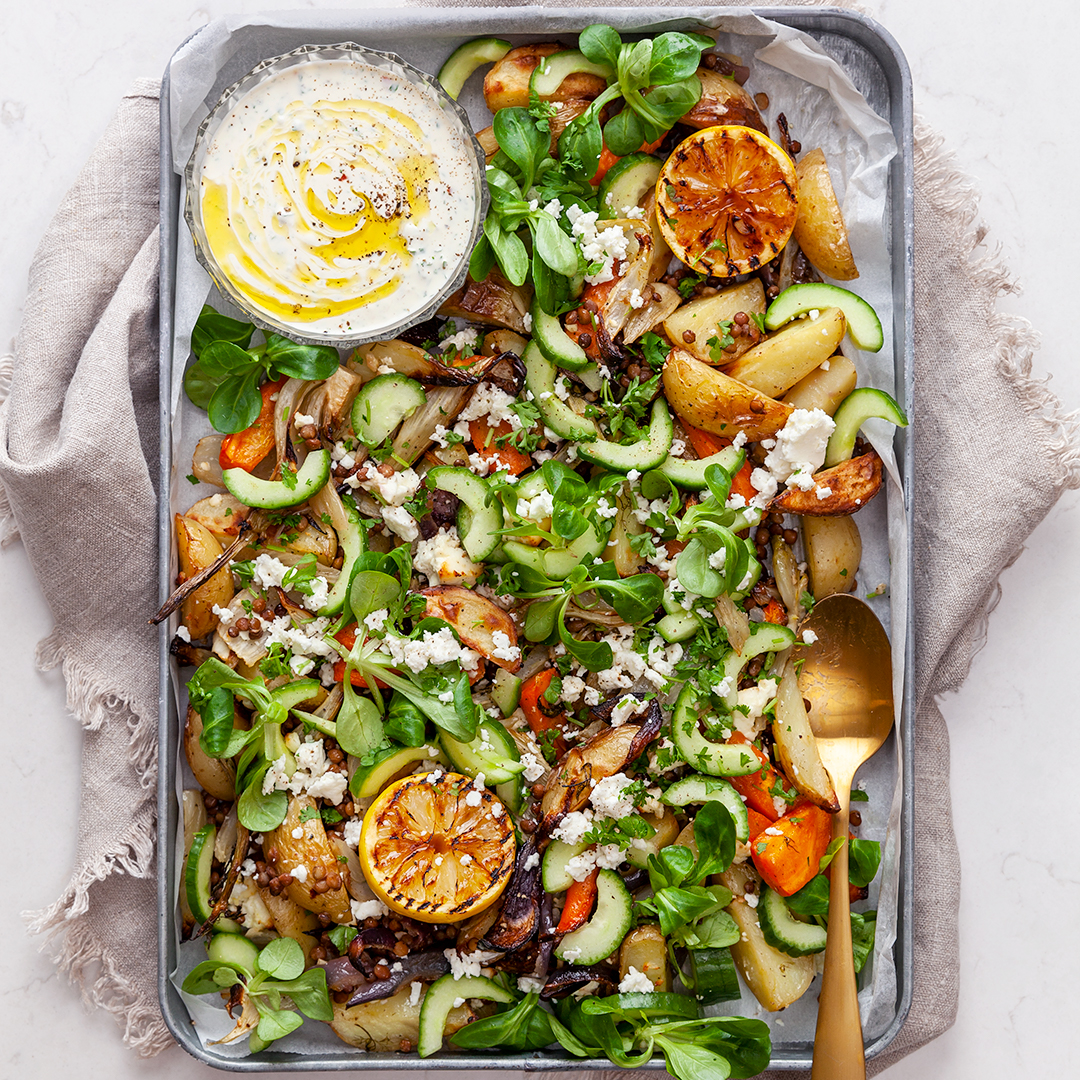 Allt på en plåt – ugnsrostad potatis med linser och fetaost