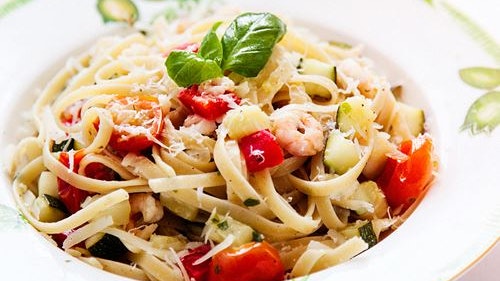 Linguini med räkor och frästa grönsaker