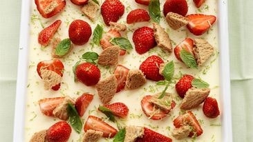 Pannacotta på vit choklad med lime och jordgubbar