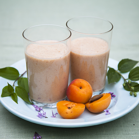 Proteinsmoothie med aprikos och mandelmjölk