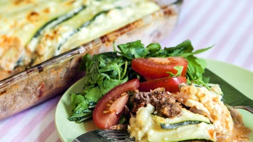 Krämig lasagne med zucchini och köttfärs