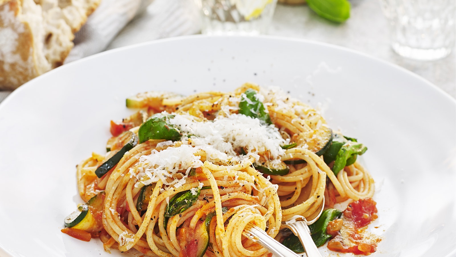 Barilla Spaghetti med Barilla Basilico och parmesan