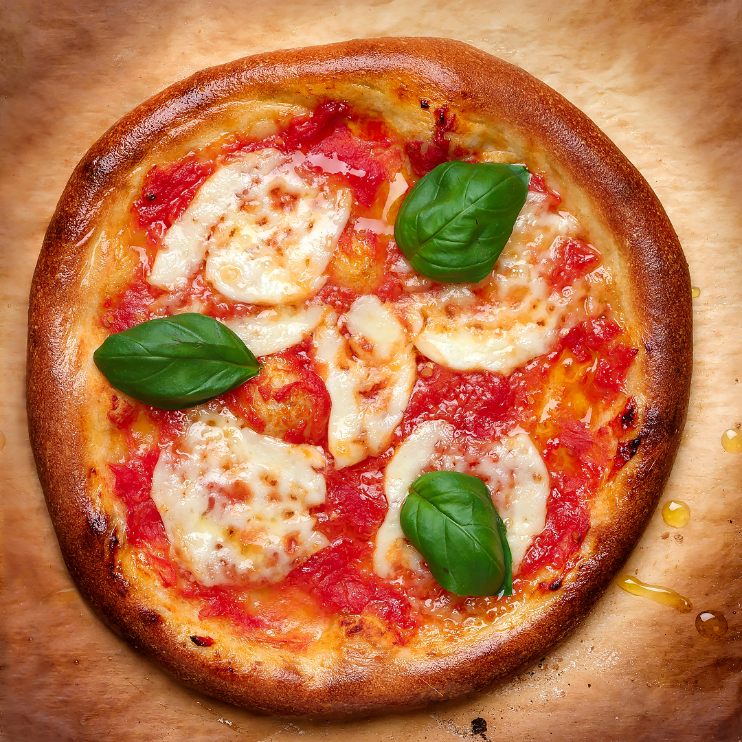 Napolitansk pizza med buffelmozzarella
