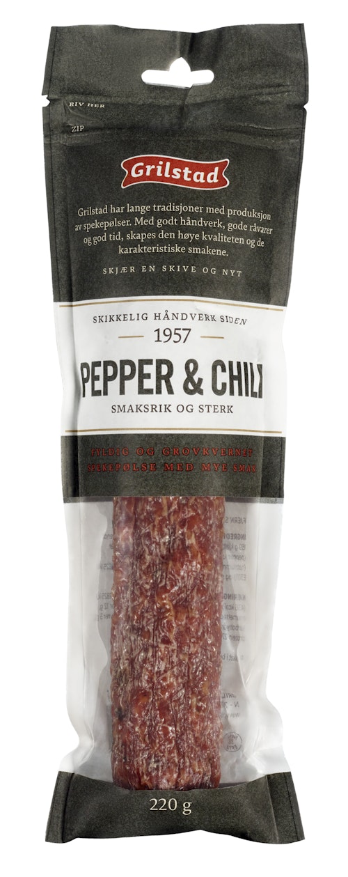 Bilde: © Grilstad / Oda Grilstad Hel Spekepølse Med Pepper & Chili 220 g