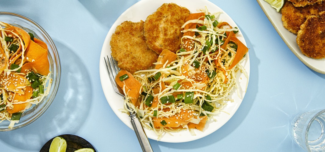 Thaimaalaiset kalapihvit ja coleslaw